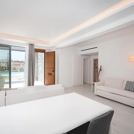 מלון Arcs & Residences 3*