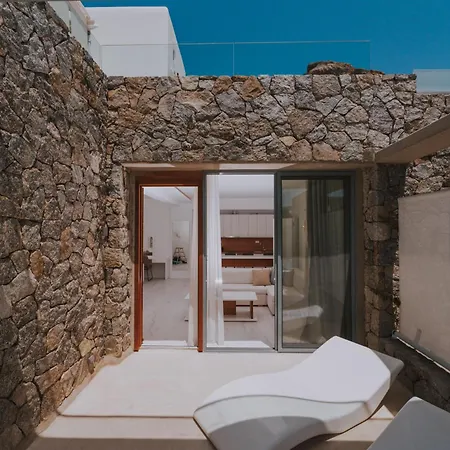 מלון Arcs & Residences 3*