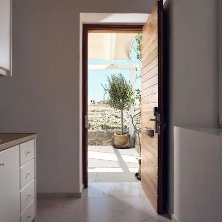 מלון Arcs & Residences 3*