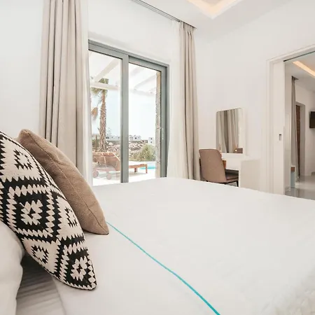 فندق Arcs & Residences 3*