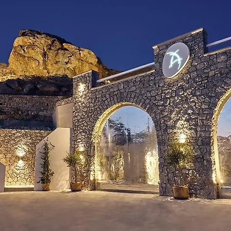 فندق Arcs & Residences 3*